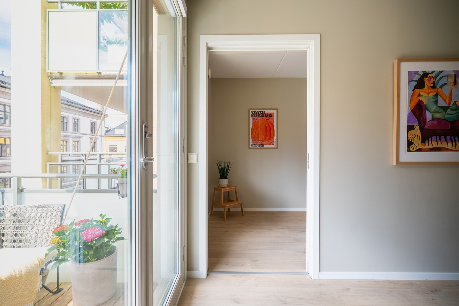 Inngang til soverom 2 fra stue. Galleribilde
