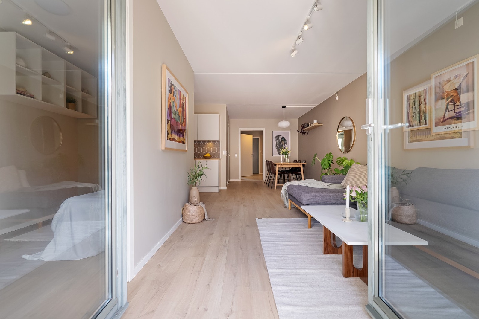 Yttergang, bad og hovedsoverom er utstyrt med smart-belysning (Philips Hue). Løsningen kan bygges ut om ønskelig. Galleribilde