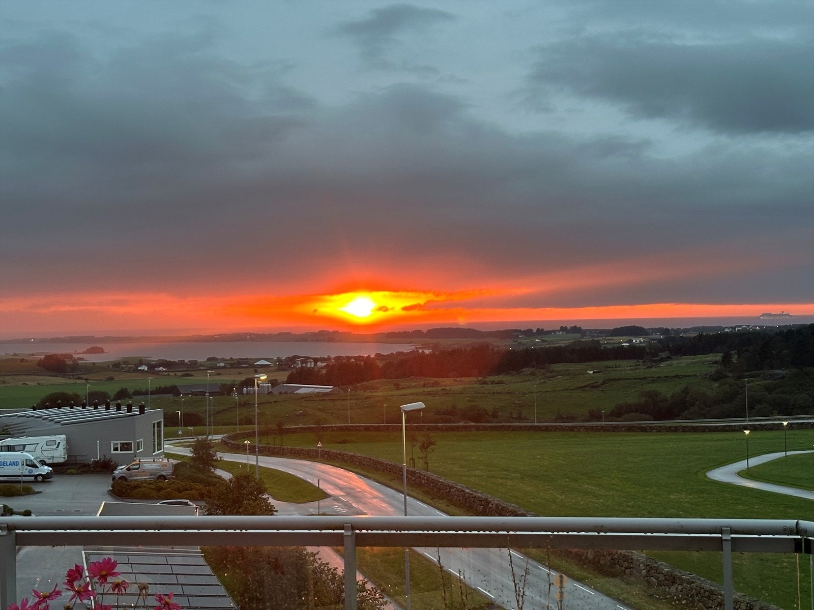 Her kan man nyte solnedgangen og lange sommerkvelder (foto: eier) Galleribilde