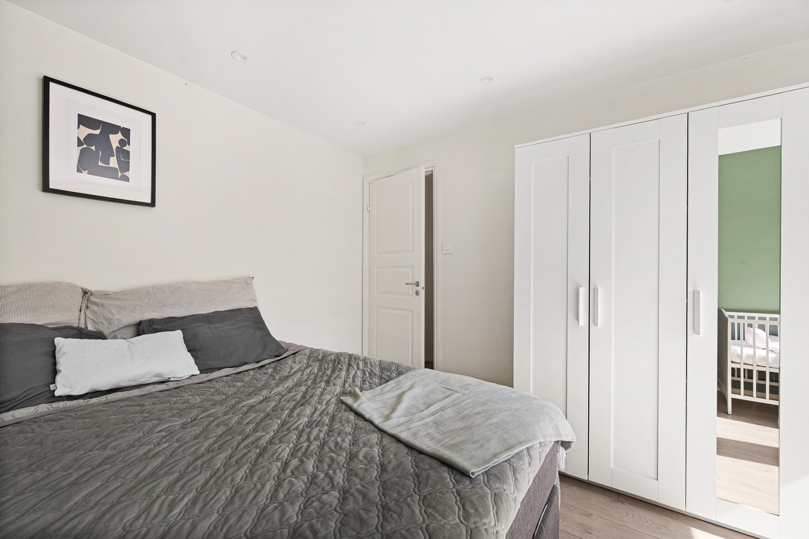 Vi beveger oss inn på boligens siste soverom. Galleribilde