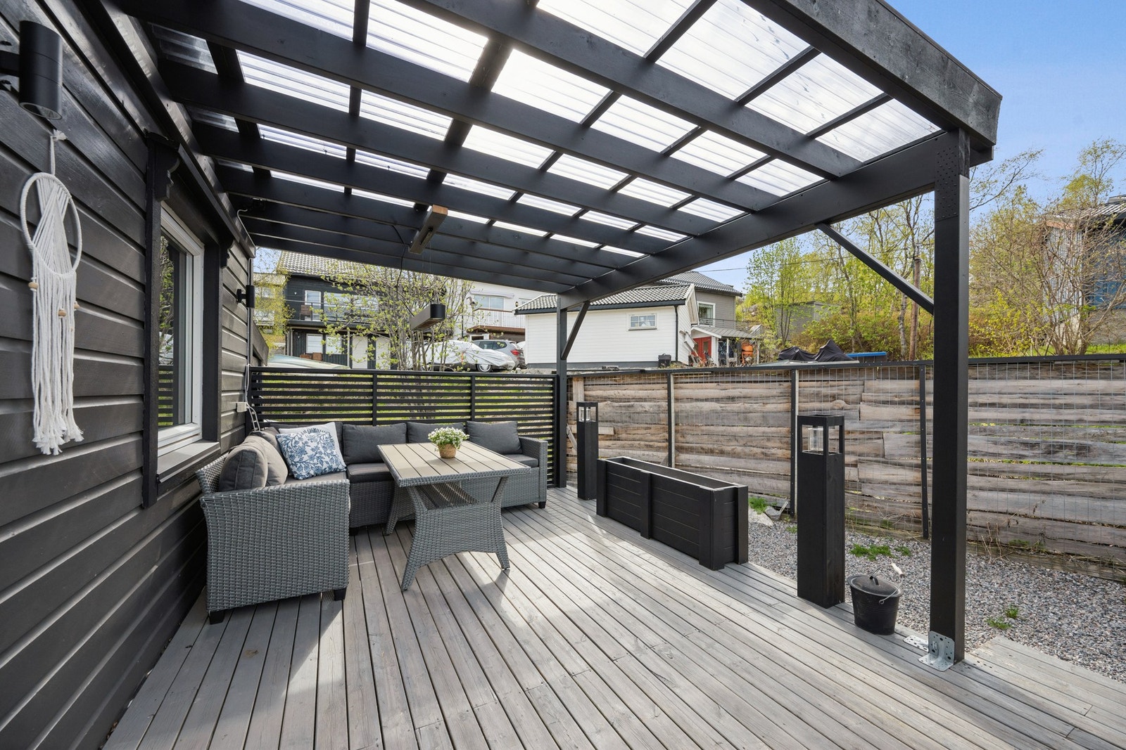 Den største terrassen på 23 m² har takoverbygg og ble oppført i 2020. Galleribilde