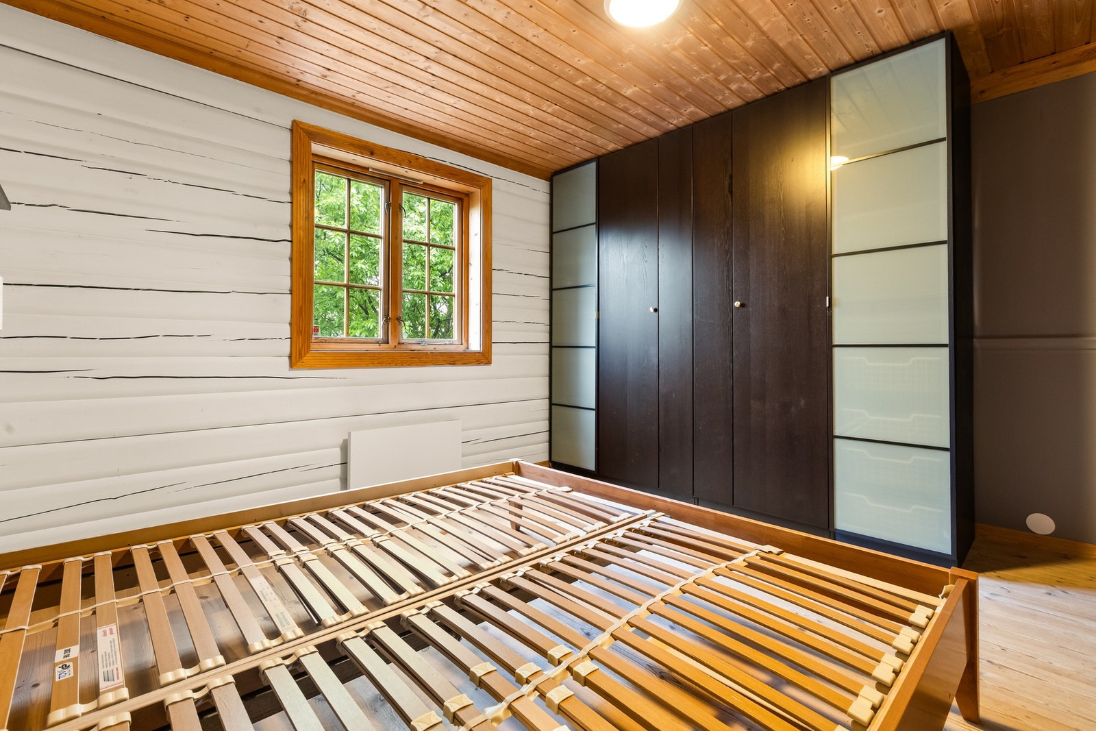 Hovedsoverom i 1 etg med plass til garderobeskap. Galleribilde