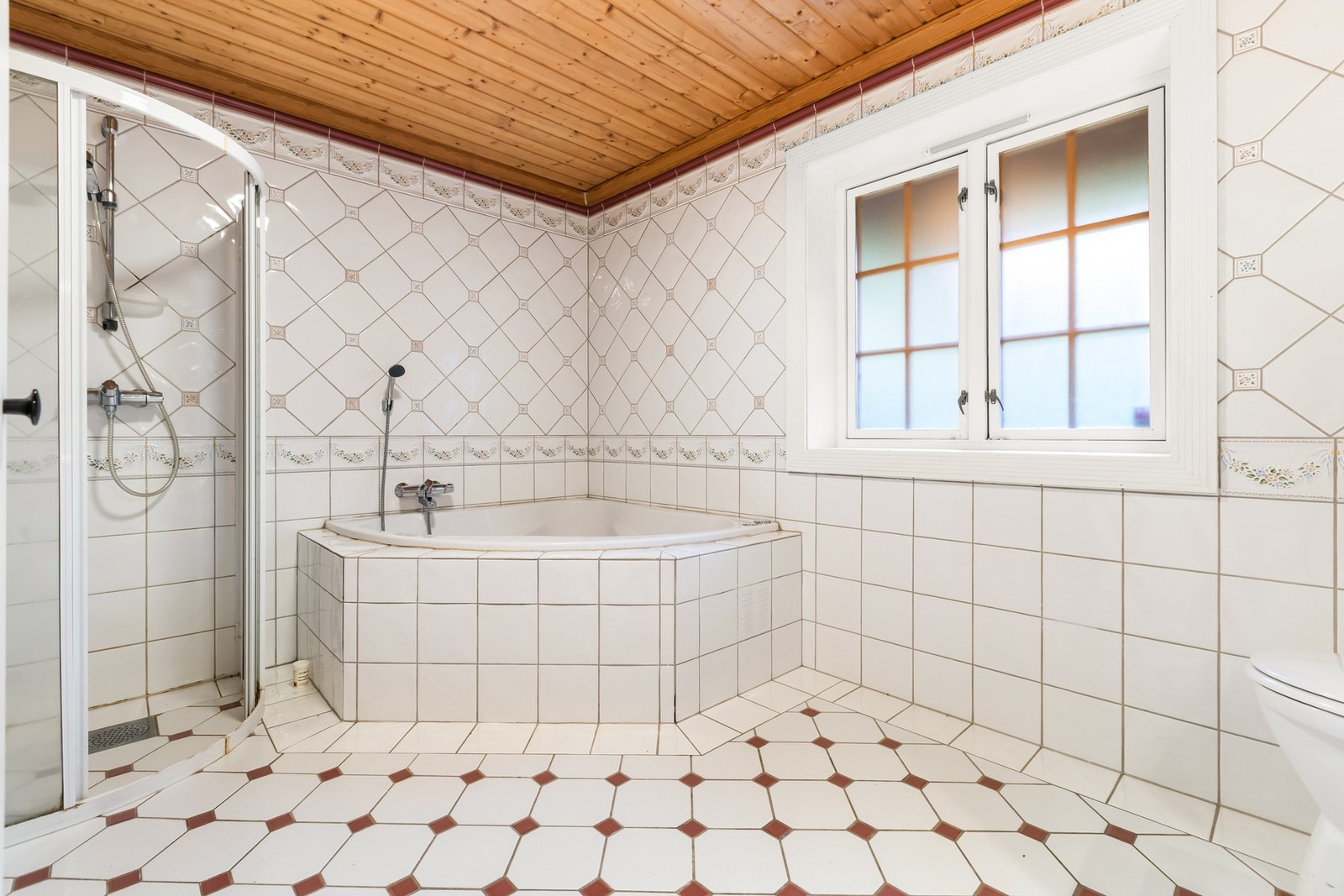 Badekar og dusjnisje. Galleribilde
