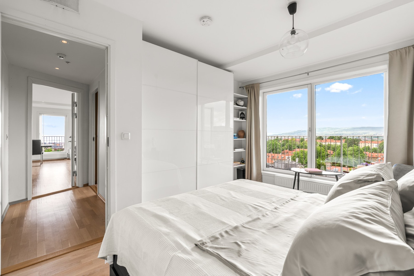 Her våkner du til en utsikt få boliger kan tilby. Galleribilde