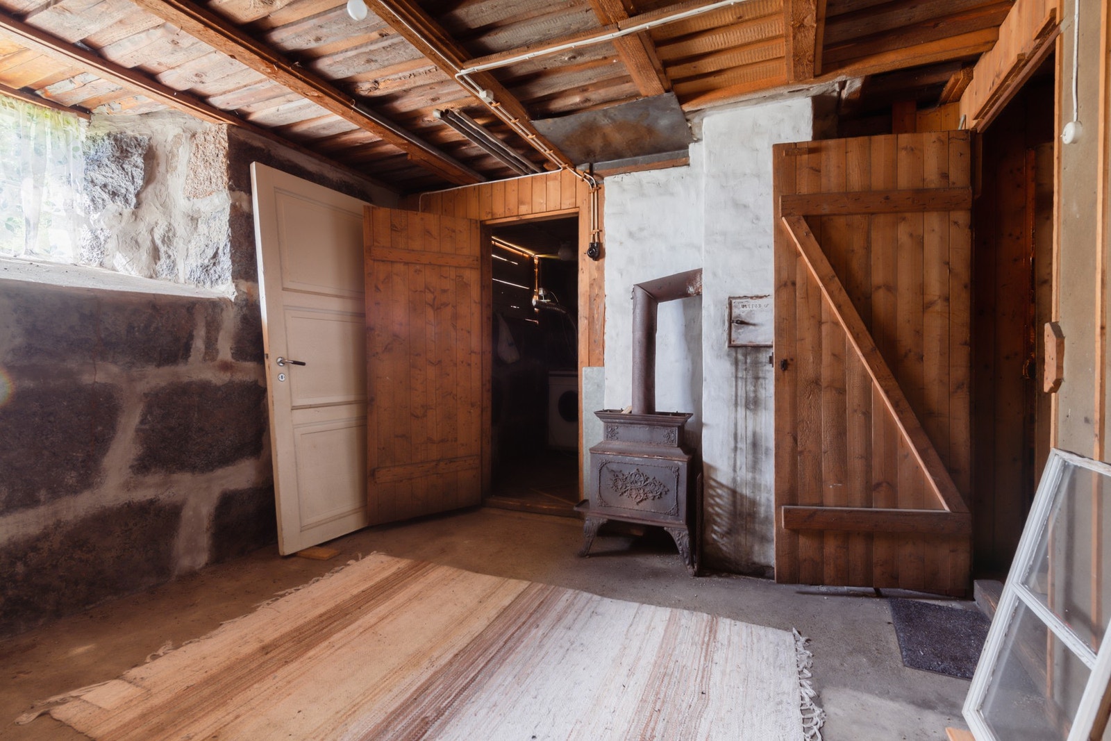 Masse lagringsplass i boder i kjeller og på loft. Galleribilde