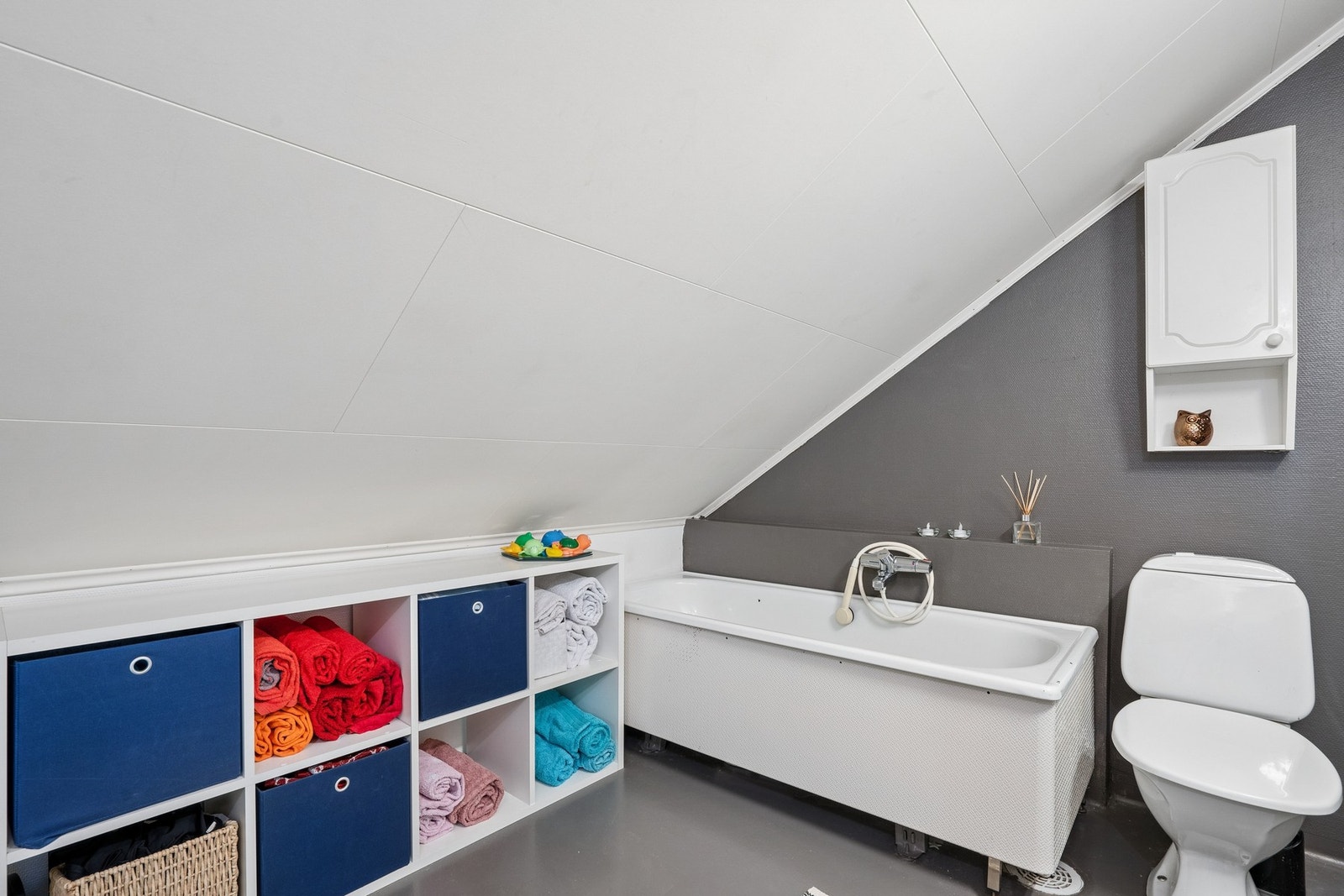 Dette badet er innredet med badekar. Galleribilde