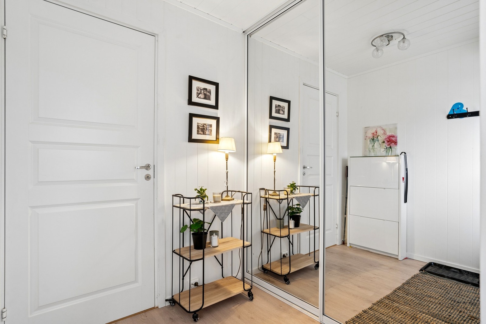 Gangen binder sammen entré, soverom, bad og stue. Galleribilde