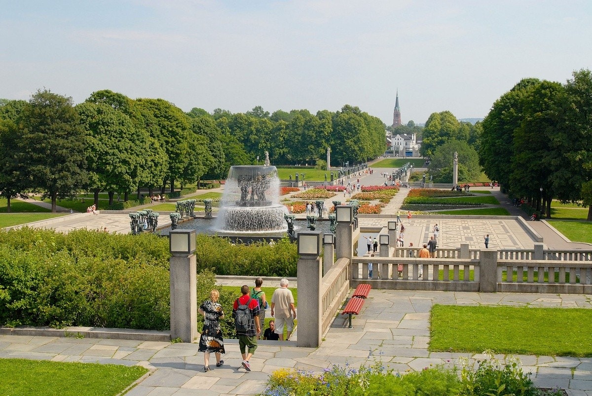 Frognerparken, badet, piknik arealer er et par kvartaler fra leiligheten Galleribilde