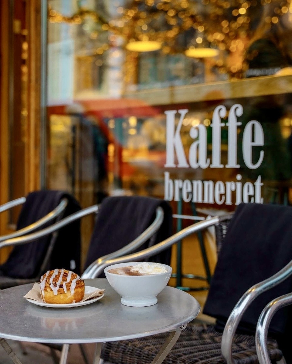 Kaféer, spisesteder, handlegate, transport - bare minutter unna boligen Galleribilde
