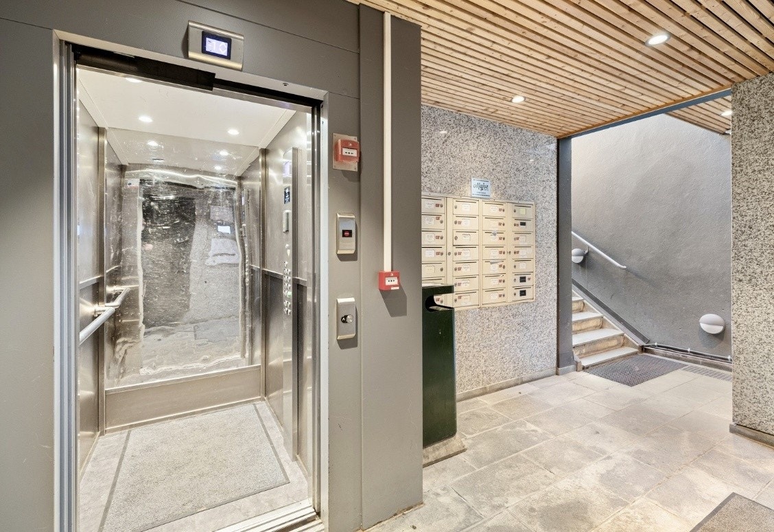 Heis i bygget, opp til leiligheten i 5. etasje Galleribilde