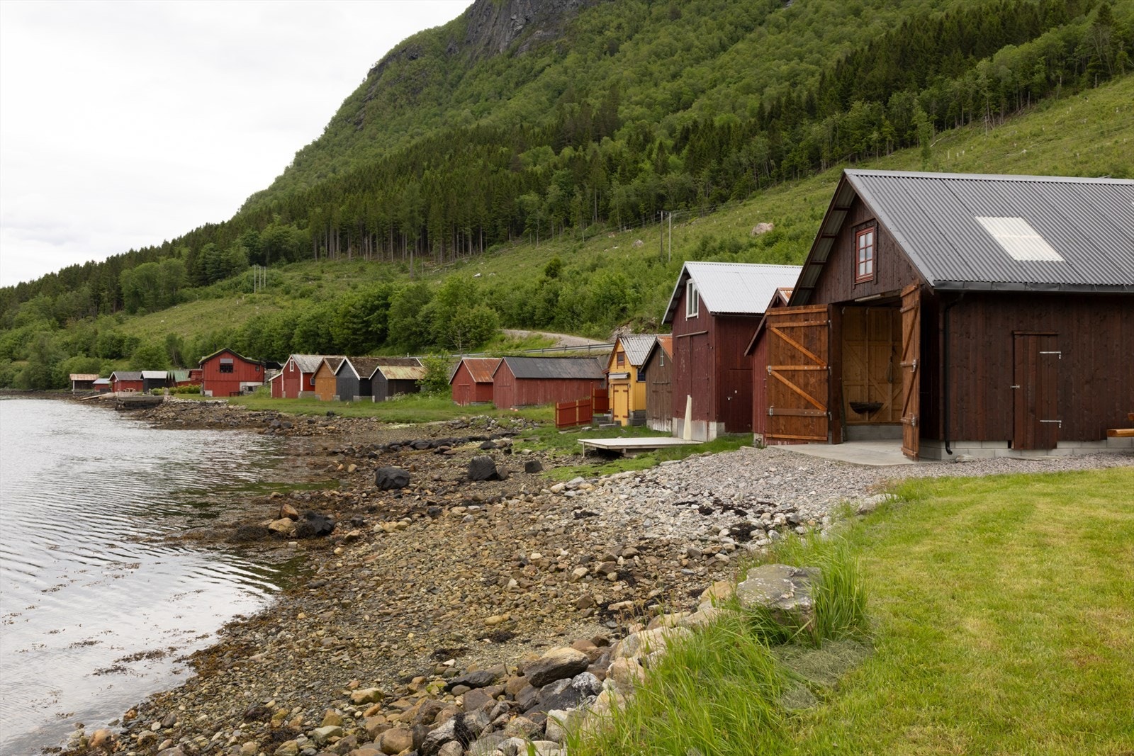 Romslig naust Galleribilde