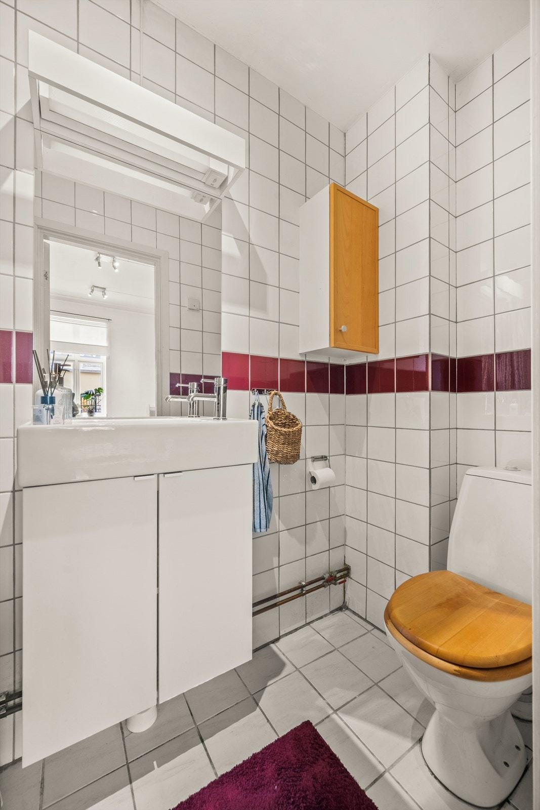 Badet har mekanisk avtrekk. Gulvvarmen på badet er defekt. Galleribilde