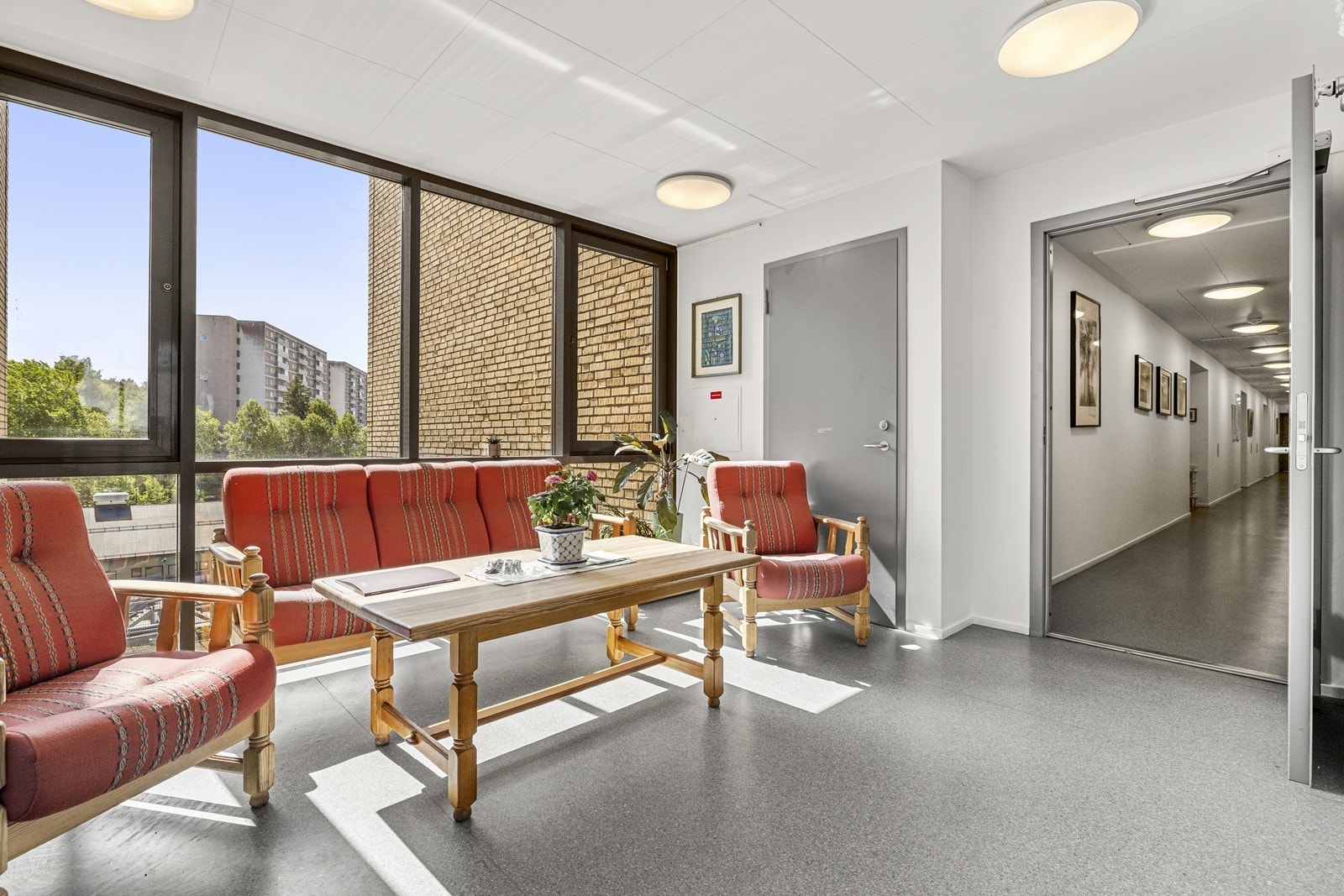 I fellesarealene finnes det hyggelige sittegrupper for beboerne. Galleribilde