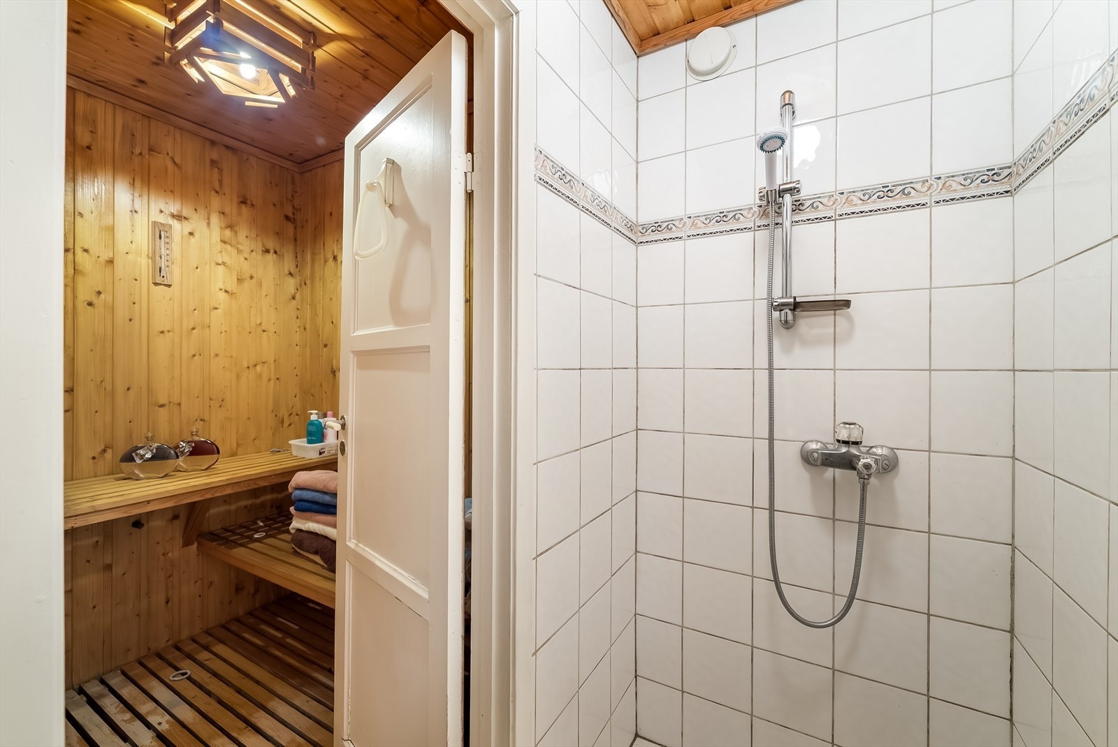Badstuen har eget dusjrom i tilknytning. Galleribilde