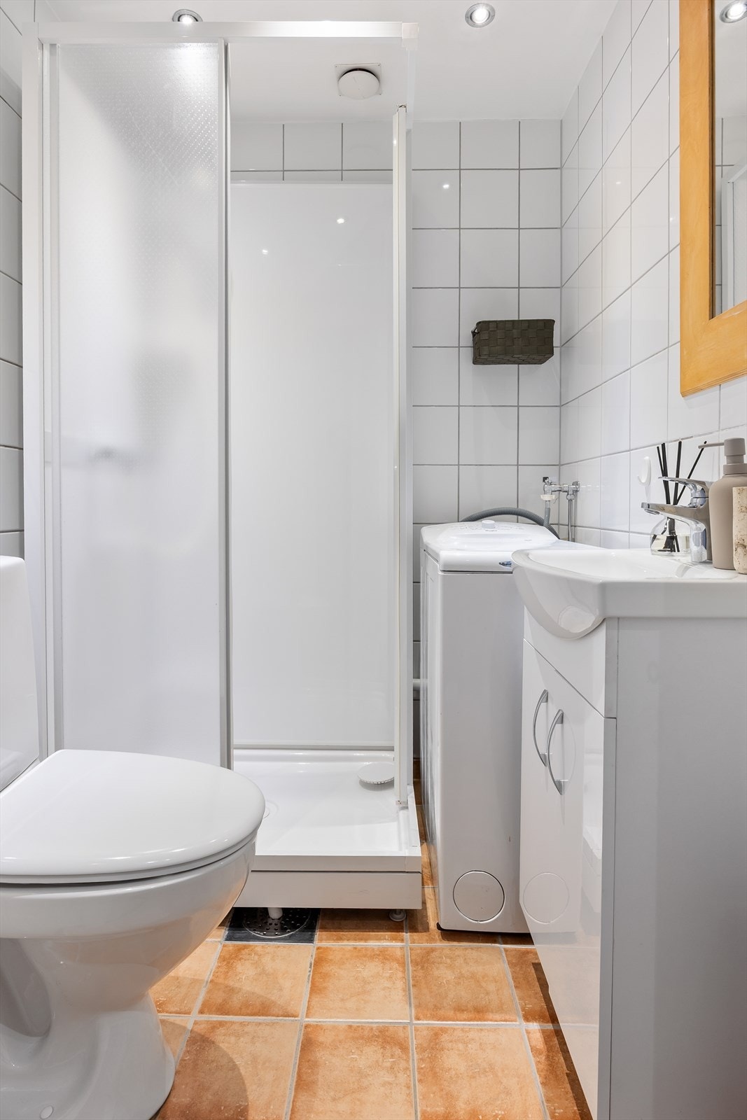 Badet ble modernisert i regi av borettslaget i 2001 med fullstendig utskiftning av alle vann- og avløpsrør, membran og sluk. Varmtvann er inkludert i felleskostnadene. Galleribilde