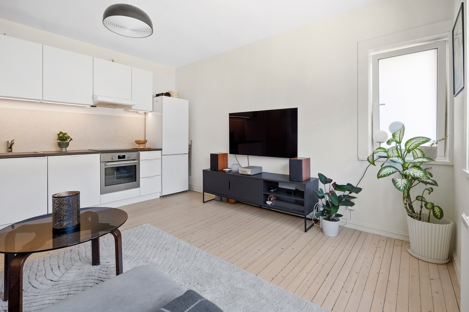 Når strømprisene stiger er det dessuten godt å vite at oppvarming av boligen er inkludert i felleskostnadene. Felleskostnadene er forøvrig kun på 3 806,-. Galleribilde
