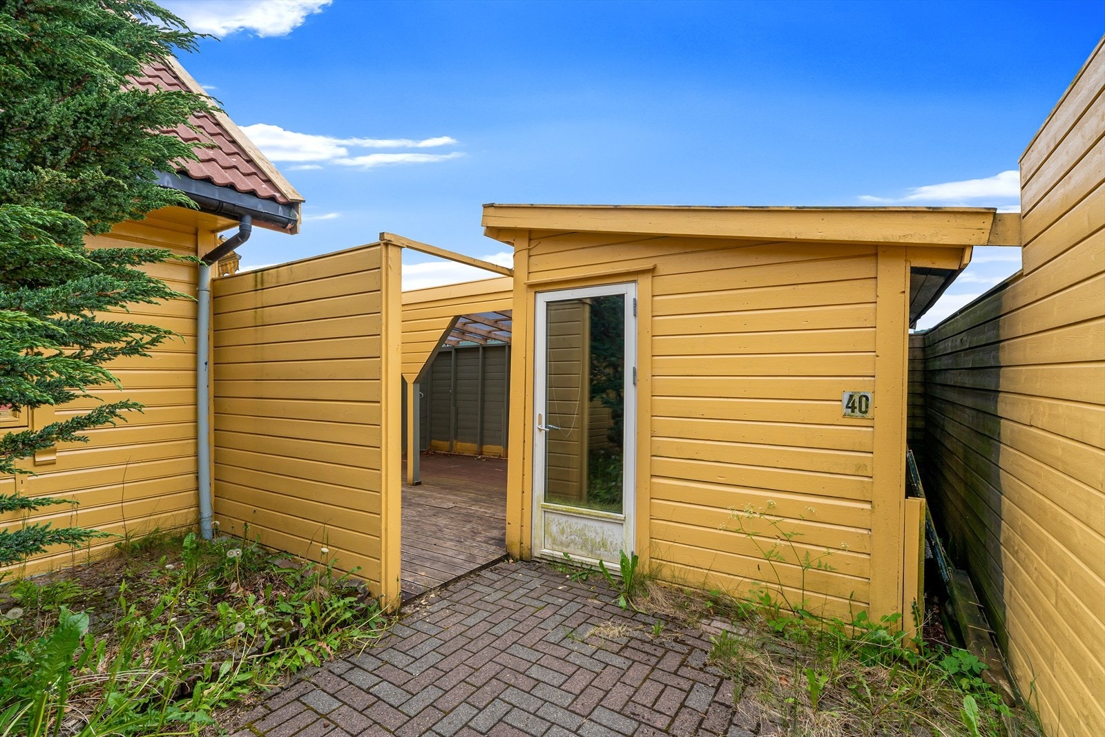 På eiendommen er det en enkel redskapsbod fra 2004. Galleribilde