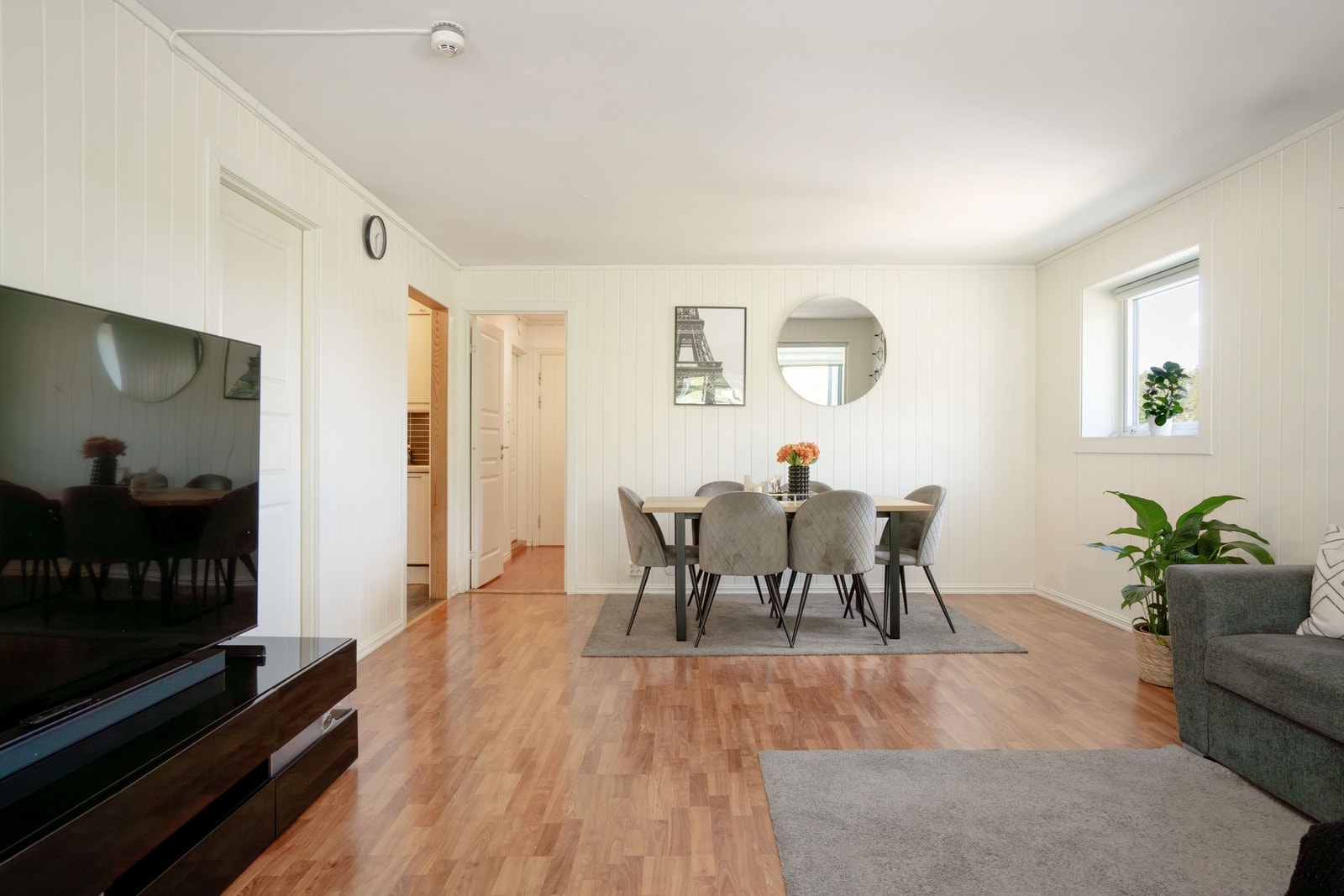 og det er plass til både sofagruppe og spisebord Galleribilde