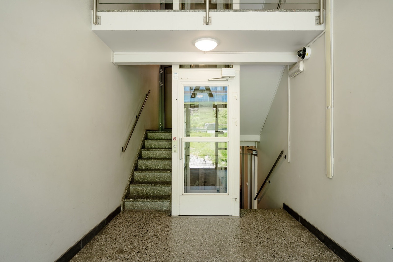 Heis som fører deg opp til 3.etg og ned i garasje. Garasjeplass må leies Galleribilde