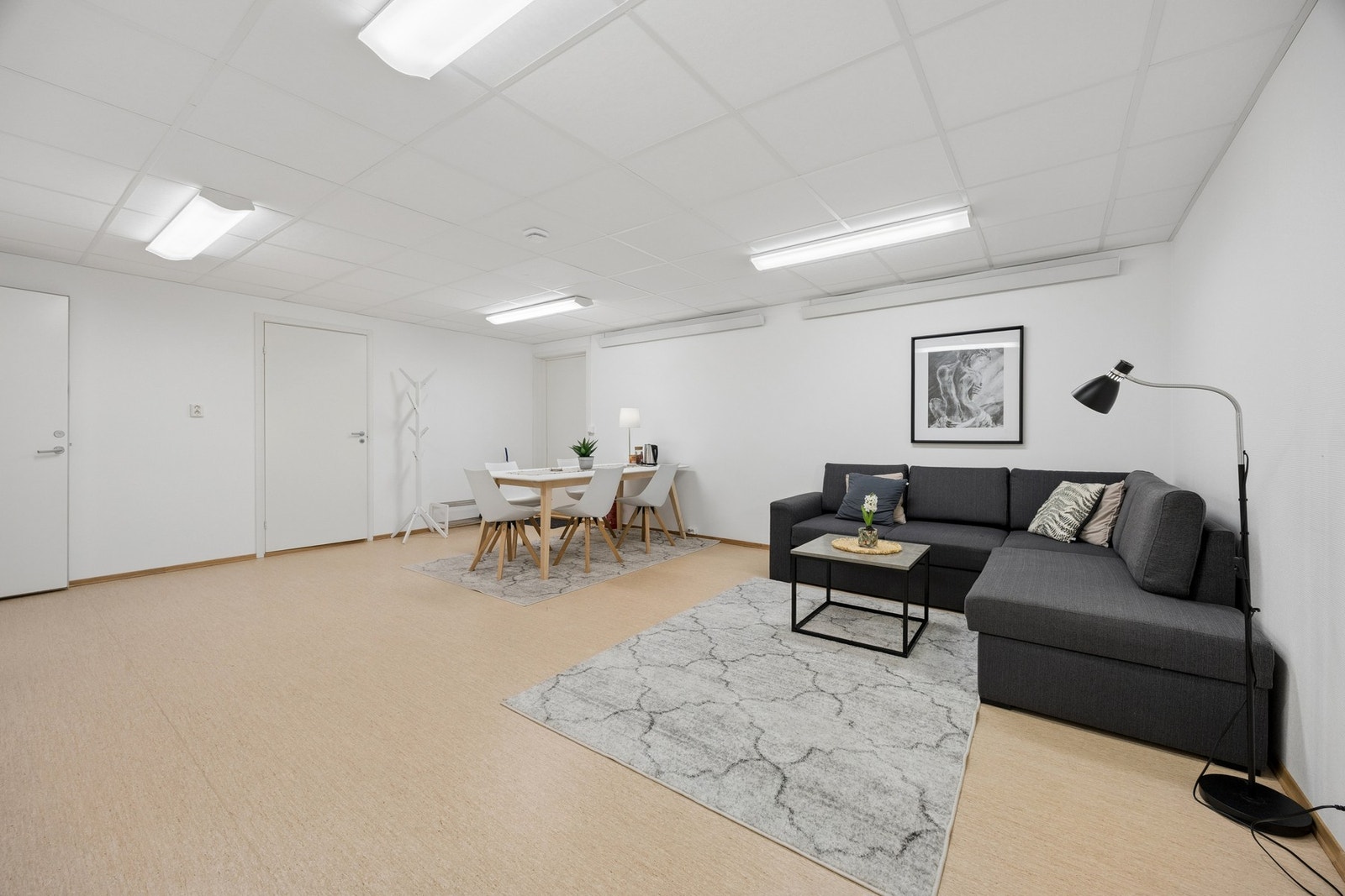 Ved behov for overnattingsgjester kan beboerne leie en praktisk gjesteleilighet med badstue i bygget. Galleribilde