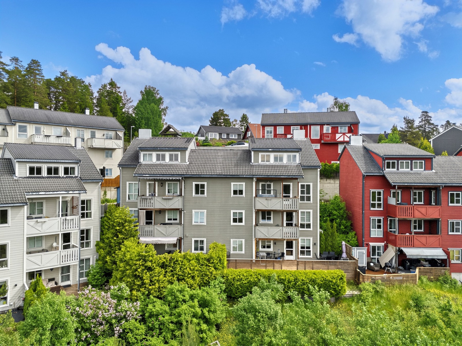 Leiligheten har en fin endebeliggenhet i 1. og 2. etasje i bygget. Galleribilde