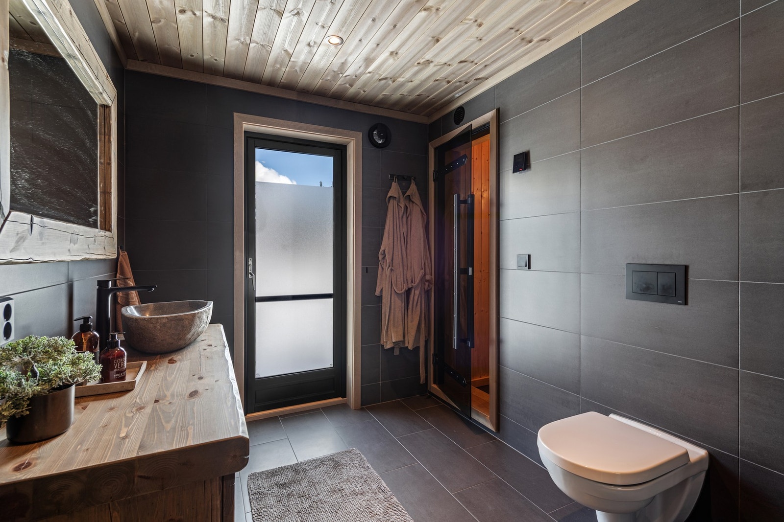 Fra dette badet er det tilgang badstue Galleribilde