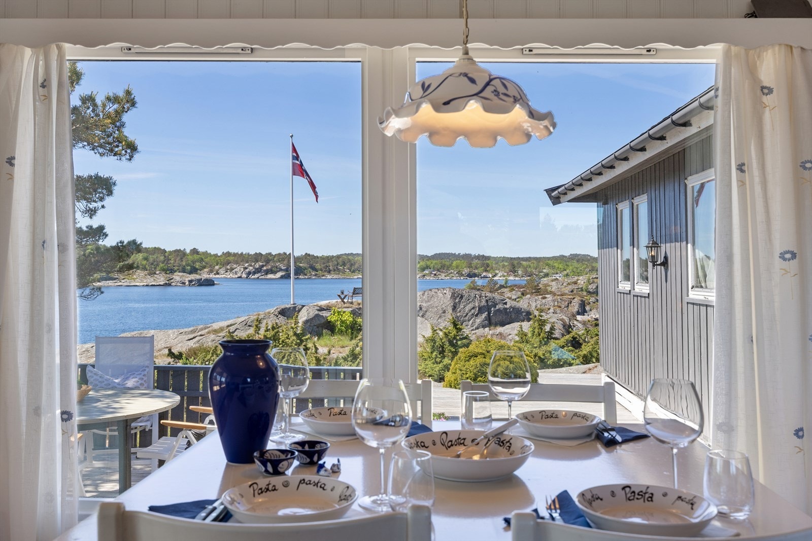 Utsikten fra spiseplassen. Galleribilde
