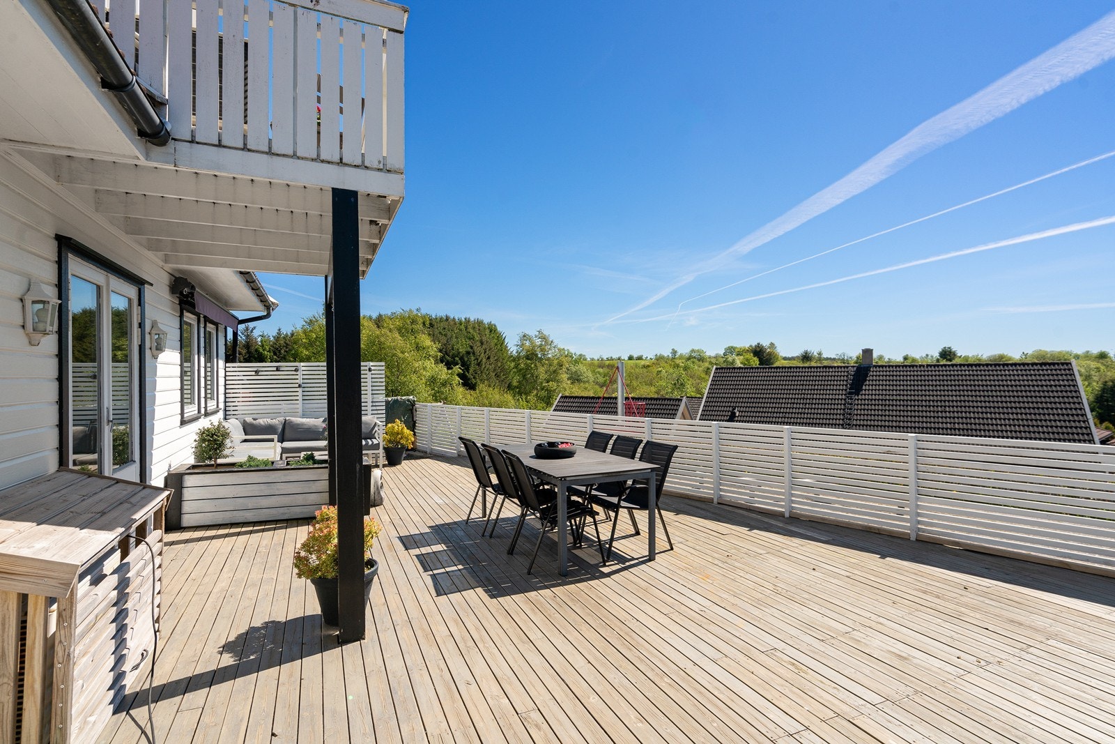 Solrik terrasse. Galleribilde