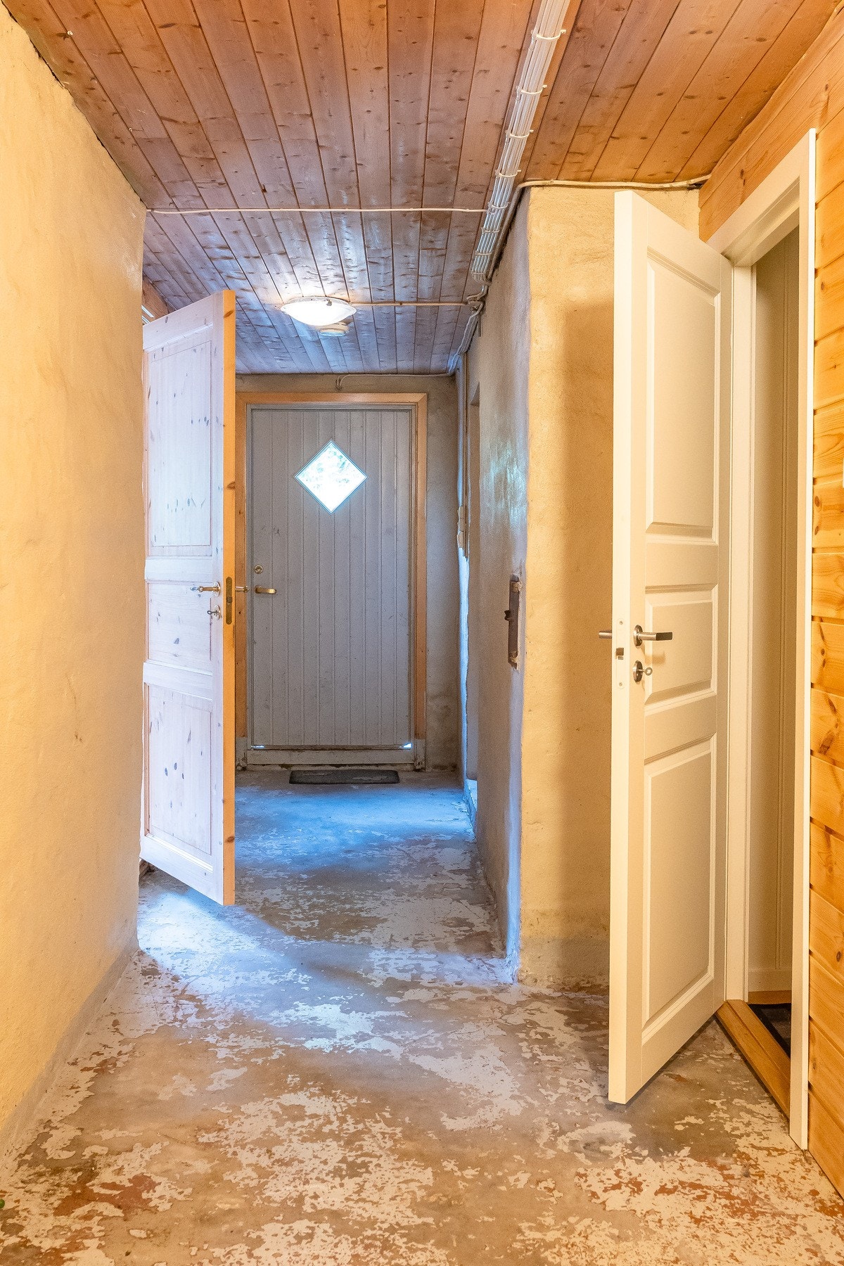 Vi beveger oss inn i fellesarealet i kjelleren. Galleribilde