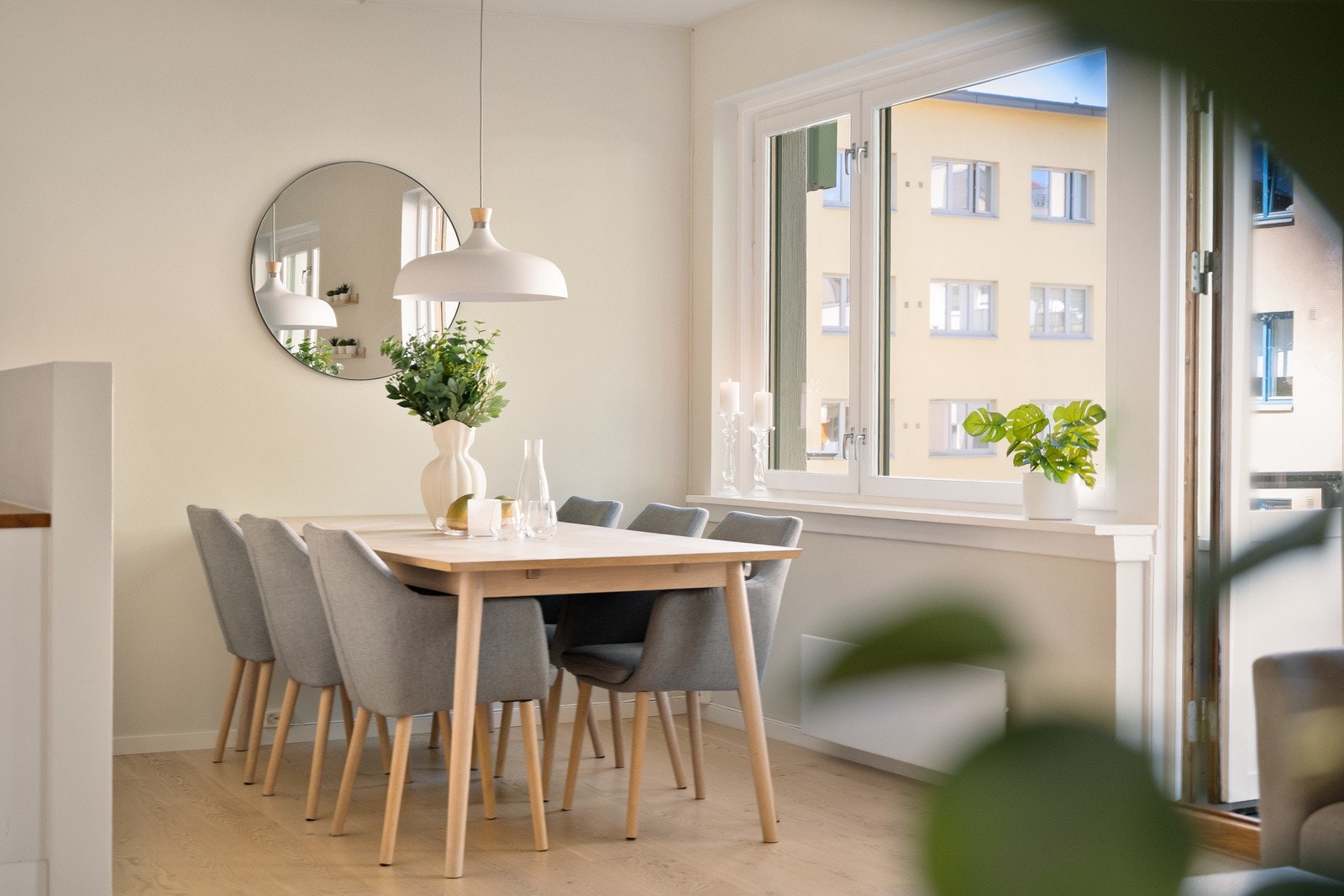 Leiligheten er som skapt for å holde selskap, og her er det bare å glede seg til hyggelige kvelder med venner og familie! Galleribilde