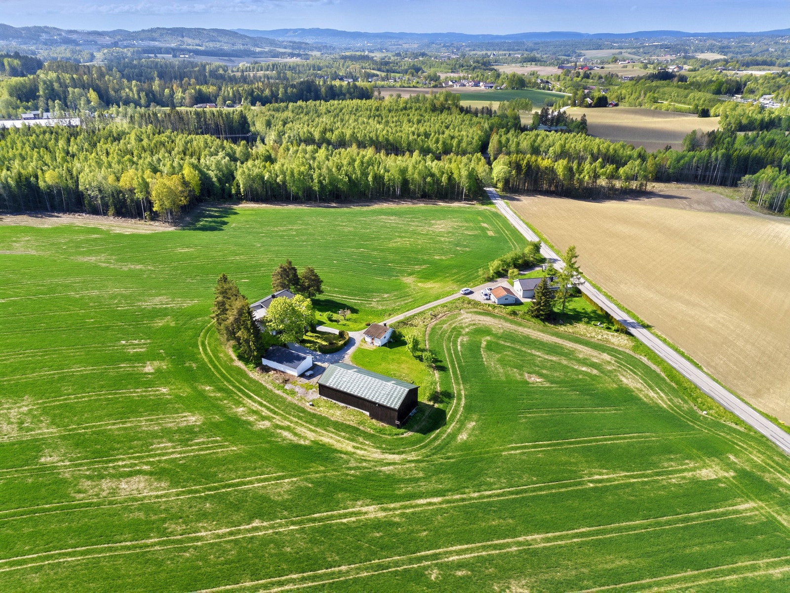 Dronebilde av tunet Galleribilde