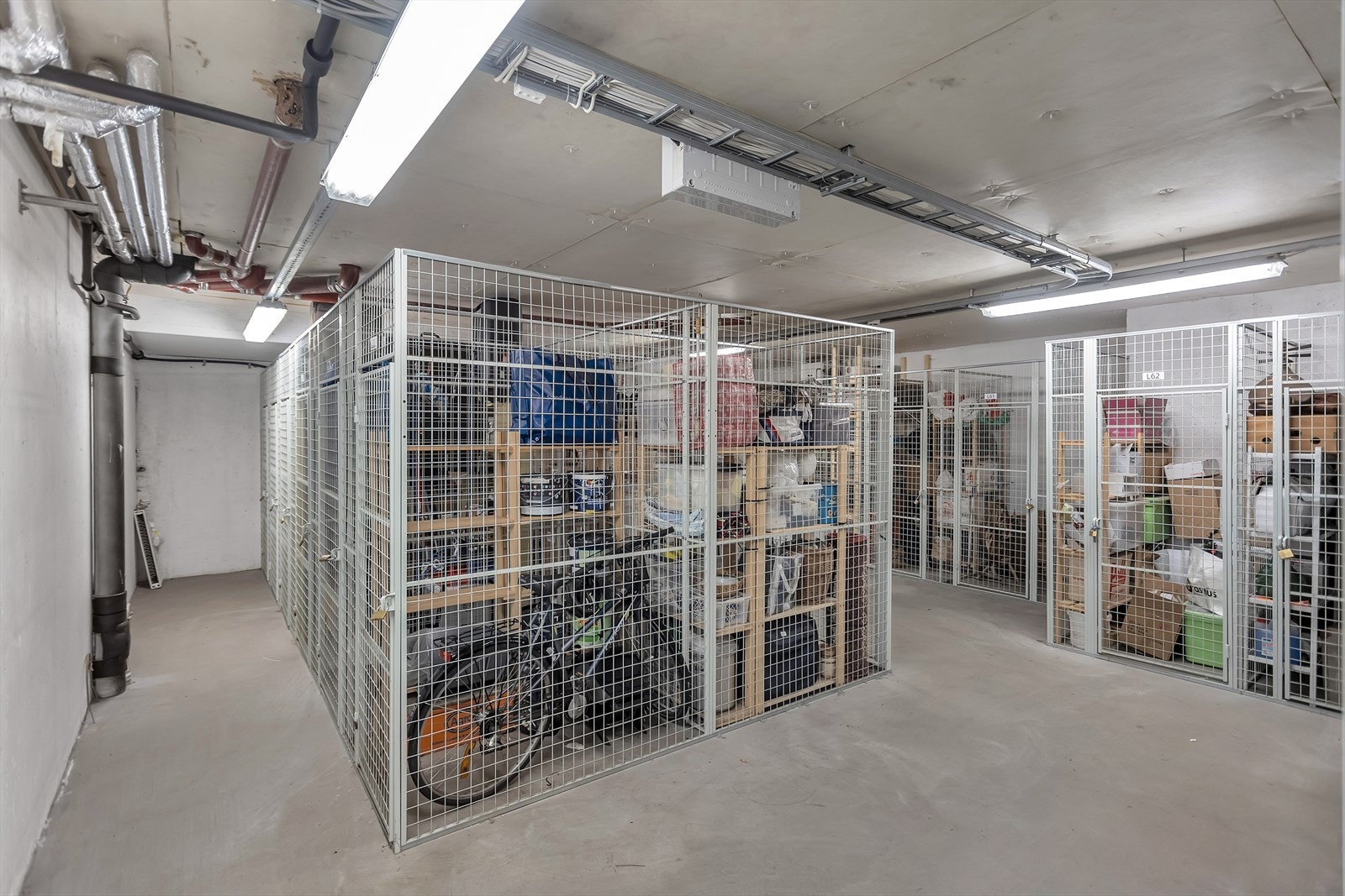 Gitterbod i underetasjen. Galleribilde