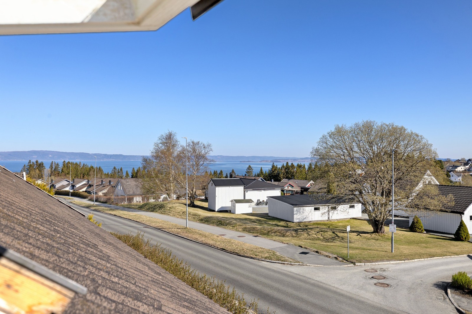 Utsikt fra takvinduet. Galleribilde