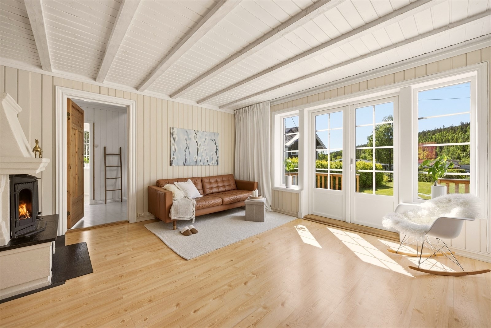 Fra hall kommer du inn til en meget flott og sjarmerende stue Galleribilde