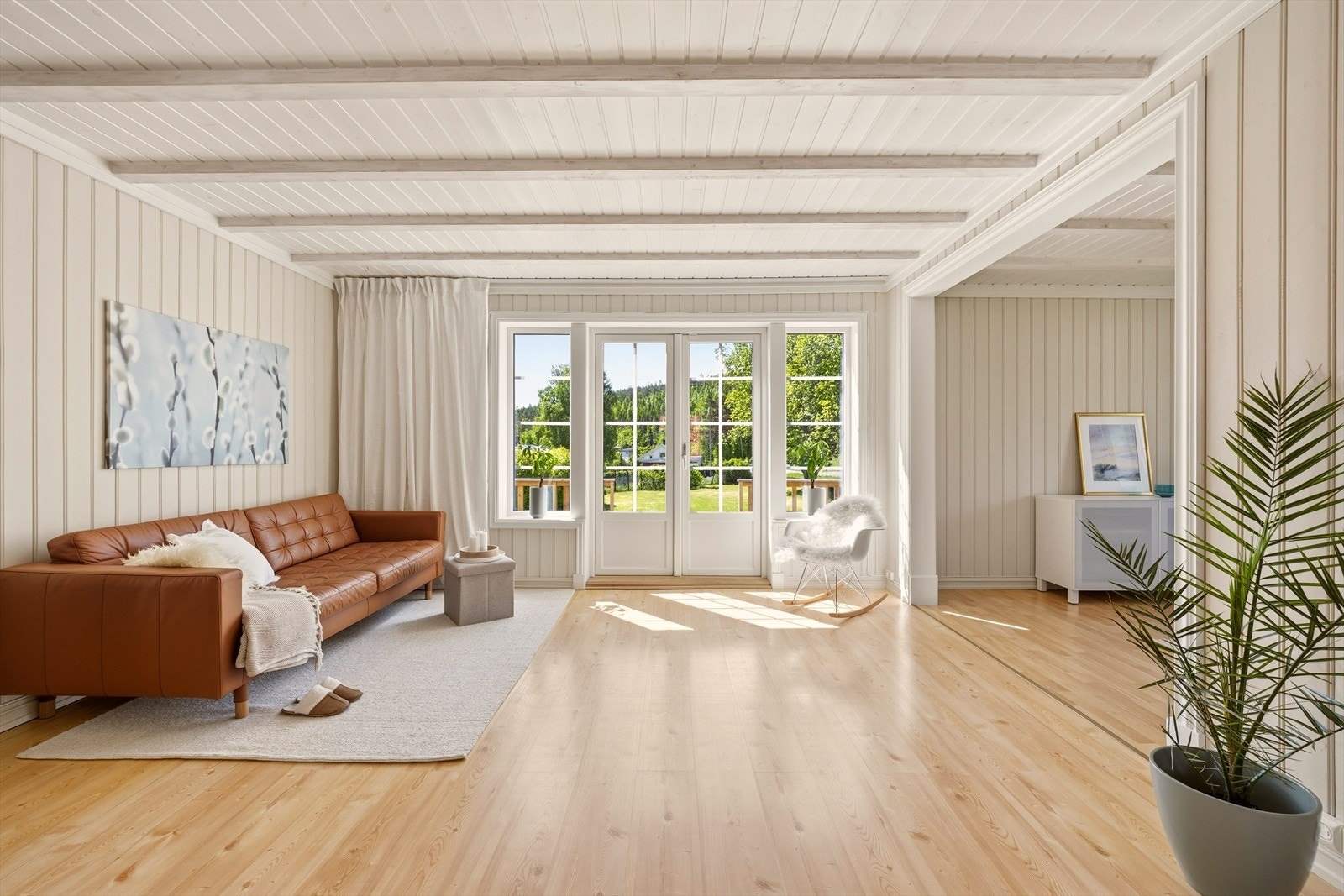 Eiendommen består av et sjarmerende hovedhus, samt låve for oppstalling/lagring Galleribilde