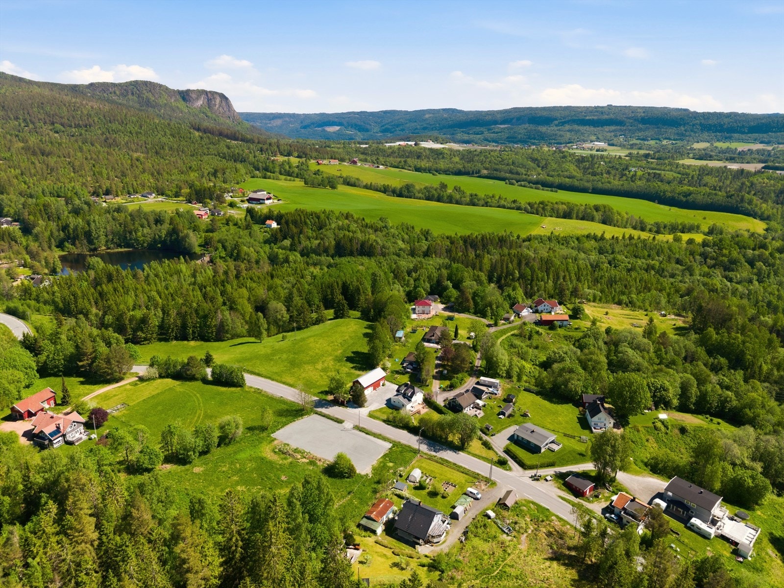 Her har du 3,6 dekar fulldyrka mark, i tillegg til ridebane på 1,2 dekar Galleribilde