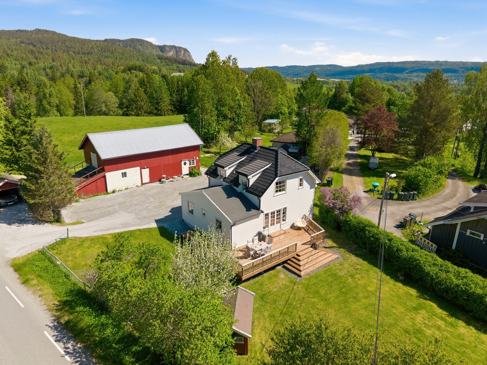 Buss til Sylling/Lier/Drammen går rett utenfor huset - inklusiv skolebuss Galleribilde