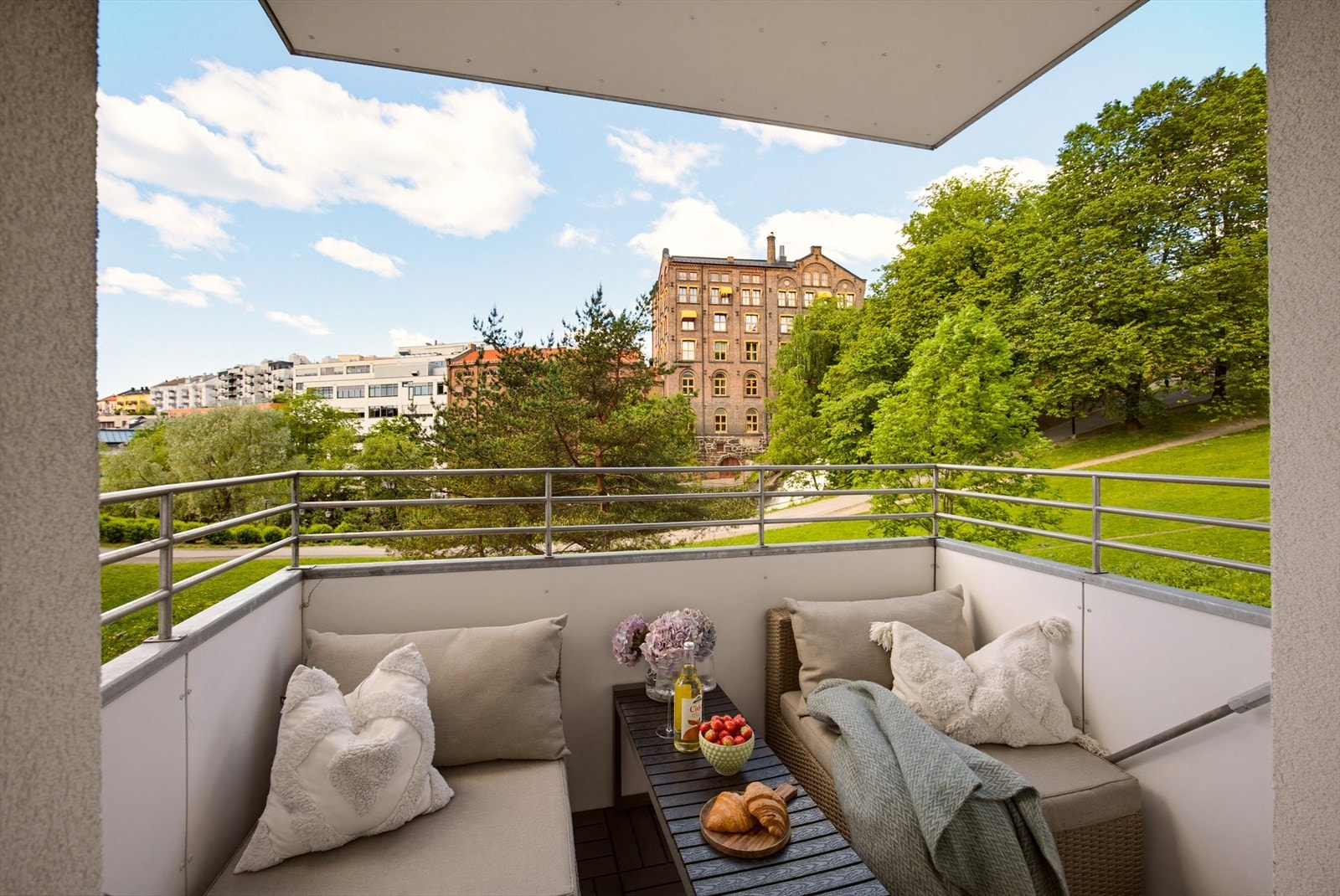 Velkommen til Thorvald Meyers gate 5 - en lys og moderne leilighet med attraktiv beliggenhet på populære Grünerløkka - rett ved Ringnes Park. Galleribilde