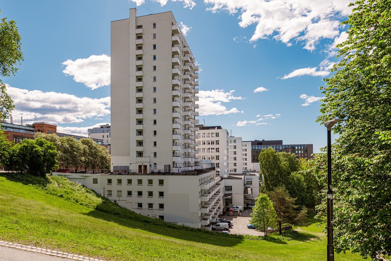 Thorvald Meyers gate 5 ligger i et attraktivt og levende område midt på Grünerløkka, kjent for sin urbane puls, kafékultur og korte vei til alt man trenger i hverdagen. Galleribilde