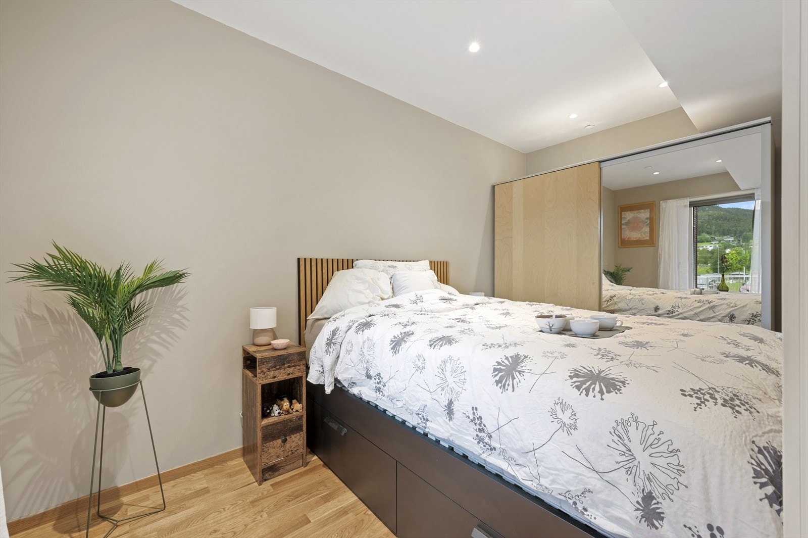 Leilighetens soverom er på 9m² Galleribilde