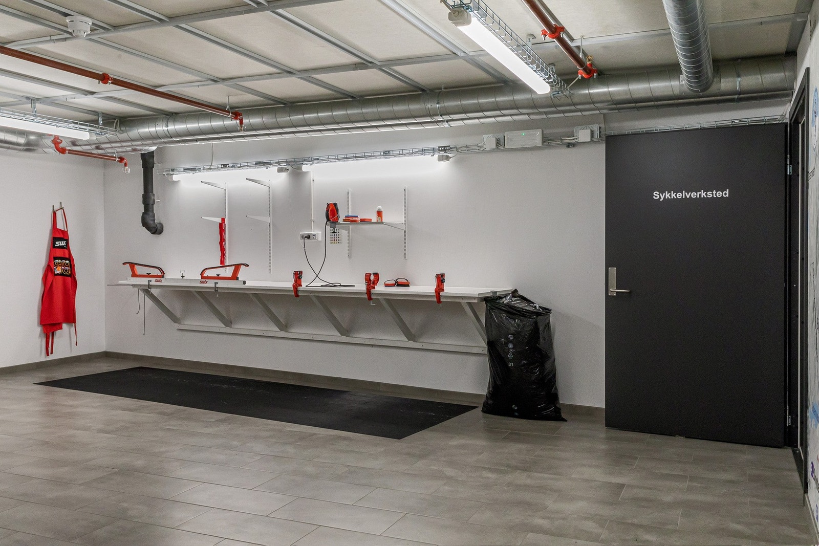 Det er i tillegg sykkelverksted og skismørebod. Galleribilde