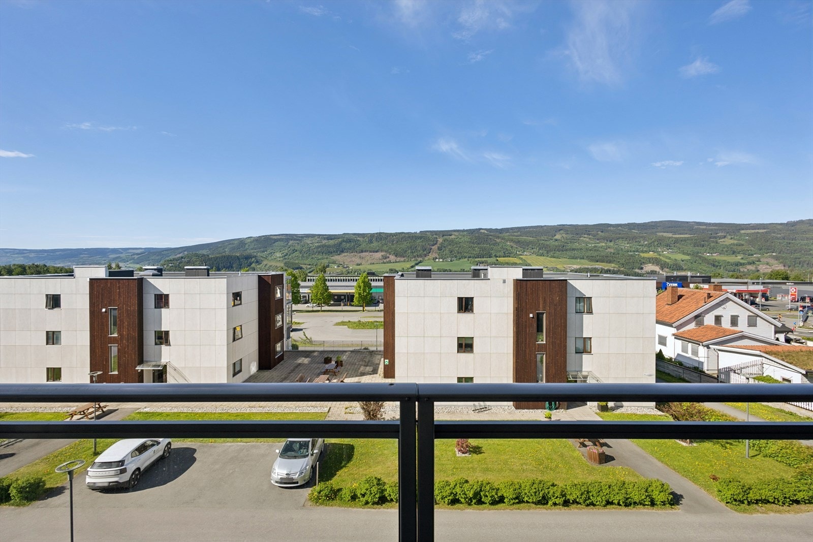 Utsikt over nærområdet fra verandaen. Galleribilde
