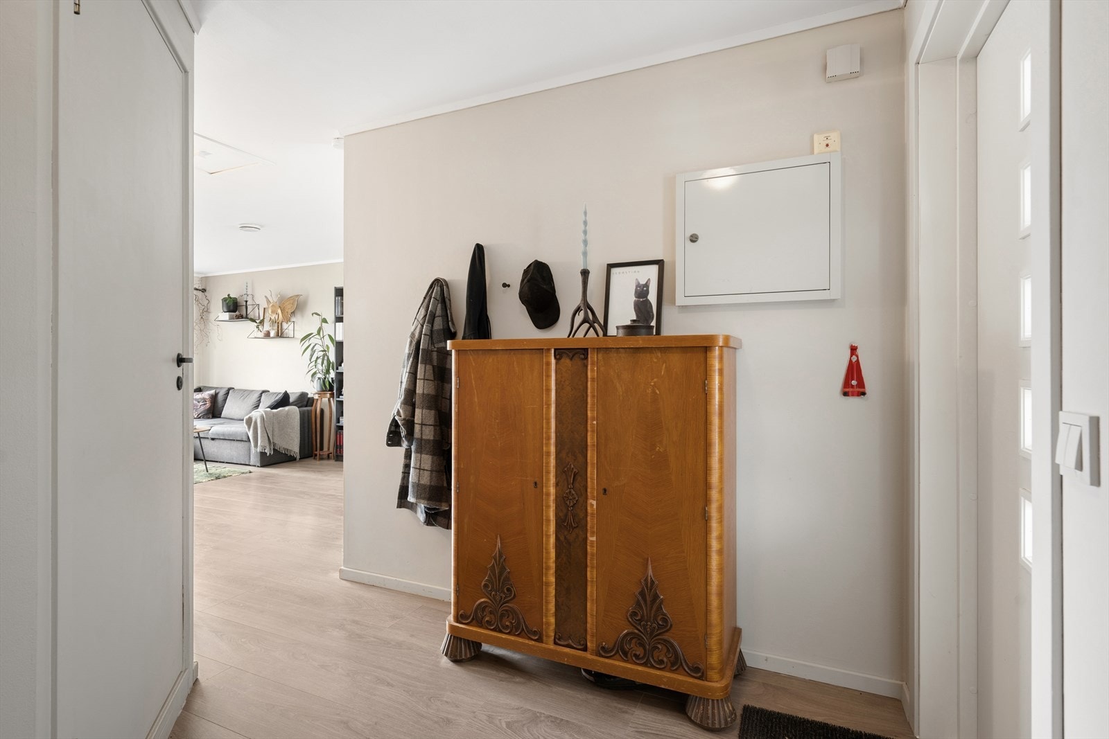 Entréen har plass til oppbevaring av yttertøy og sko. Galleribilde