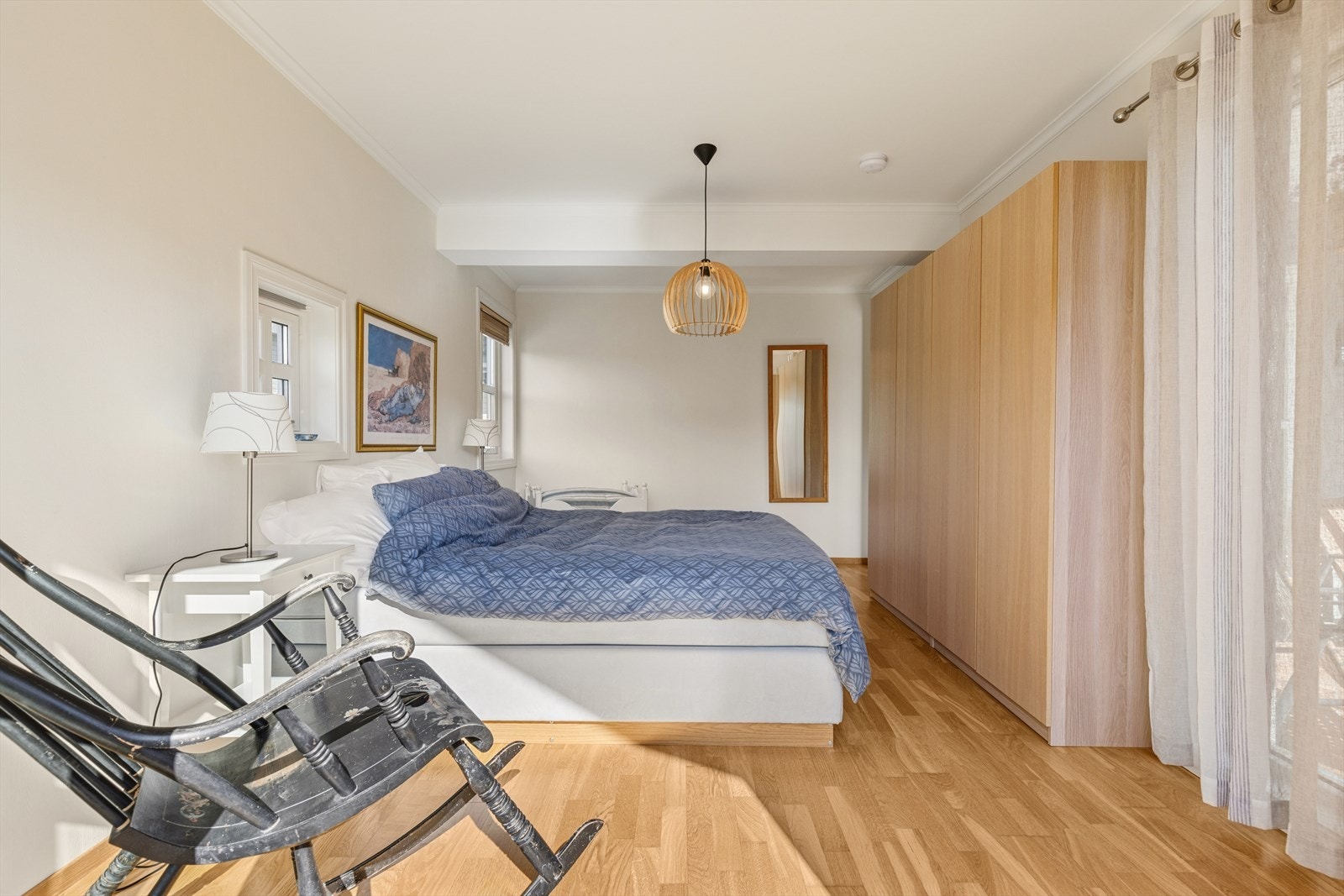 Alle de tre soverommene har parkett på gulvet. Galleribilde