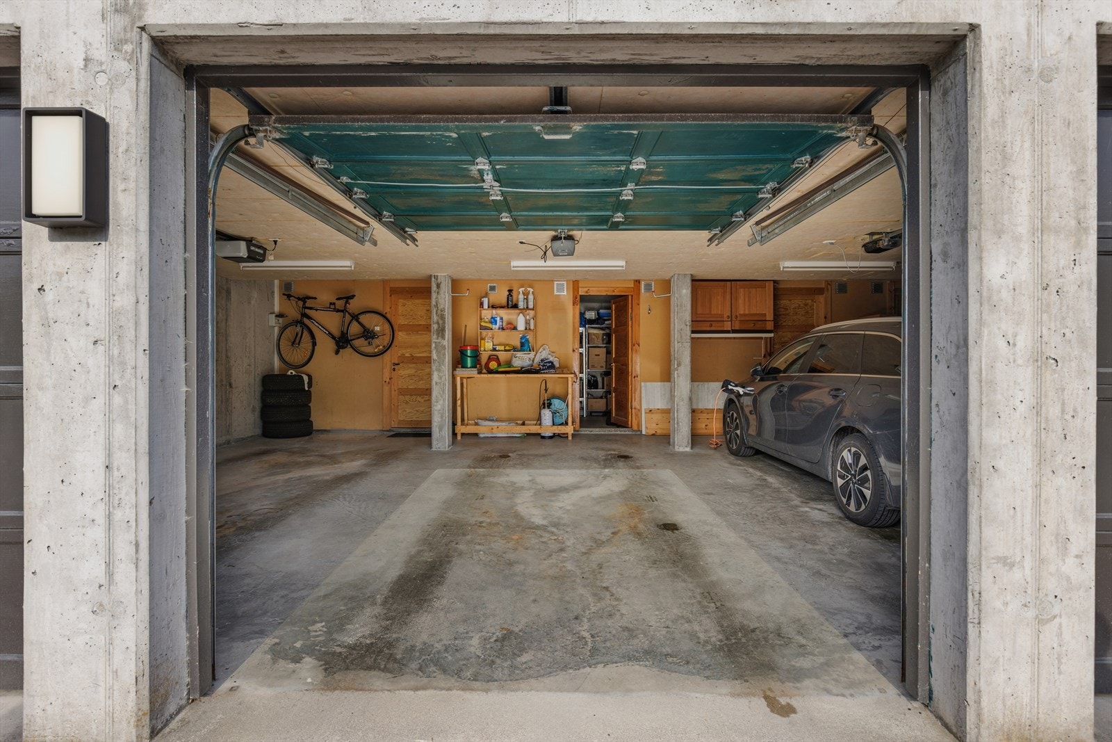 I bakkant av garasjen er det en praktisk bod på 9 m². Galleribilde