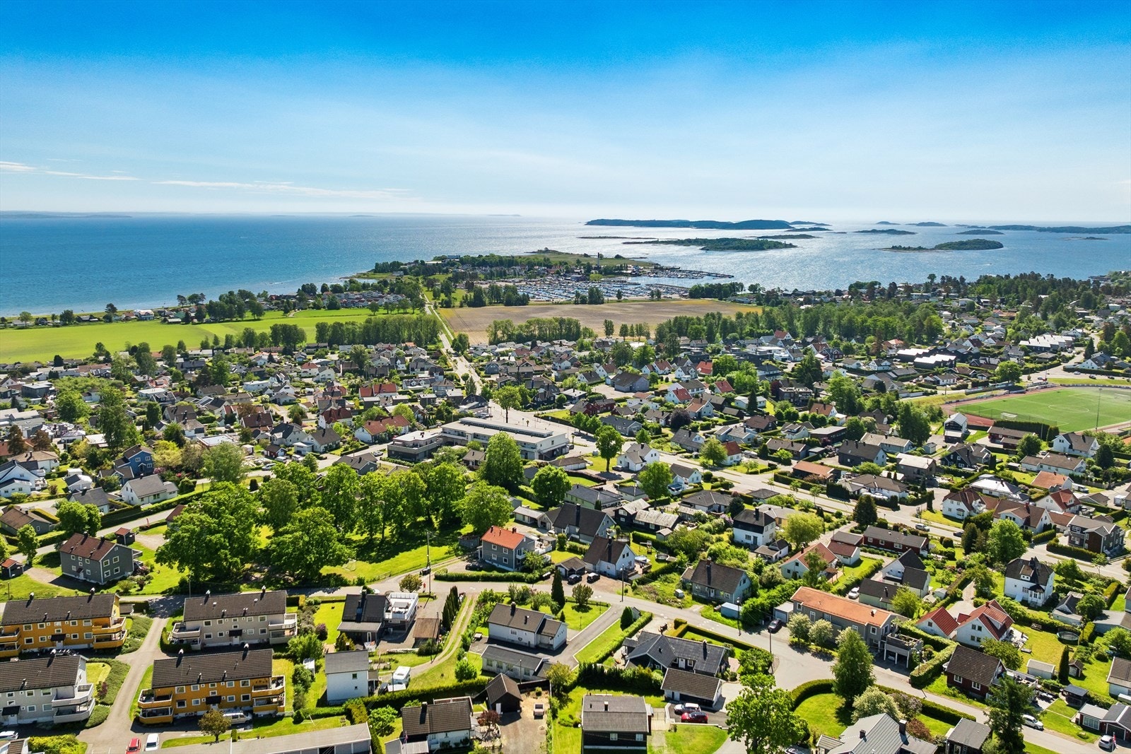 Her får du en fin beliggenhet i et rolig og etablert boligområde på Tolvsrød. Galleribilde