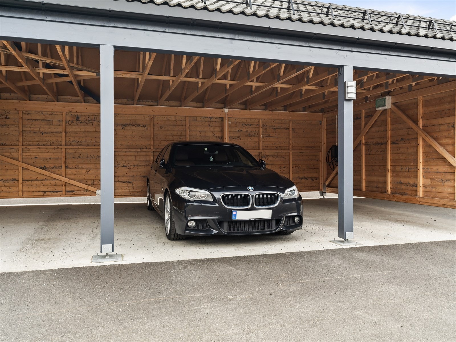 Carport medfølger leiligheten Galleribilde