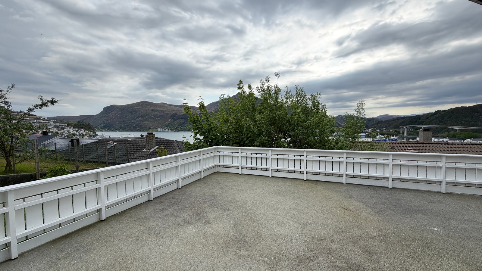 Uteområde utenfor stue/kjøkken Galleribilde