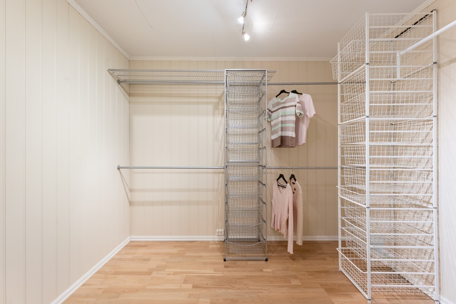 Garderobe Galleribilde
