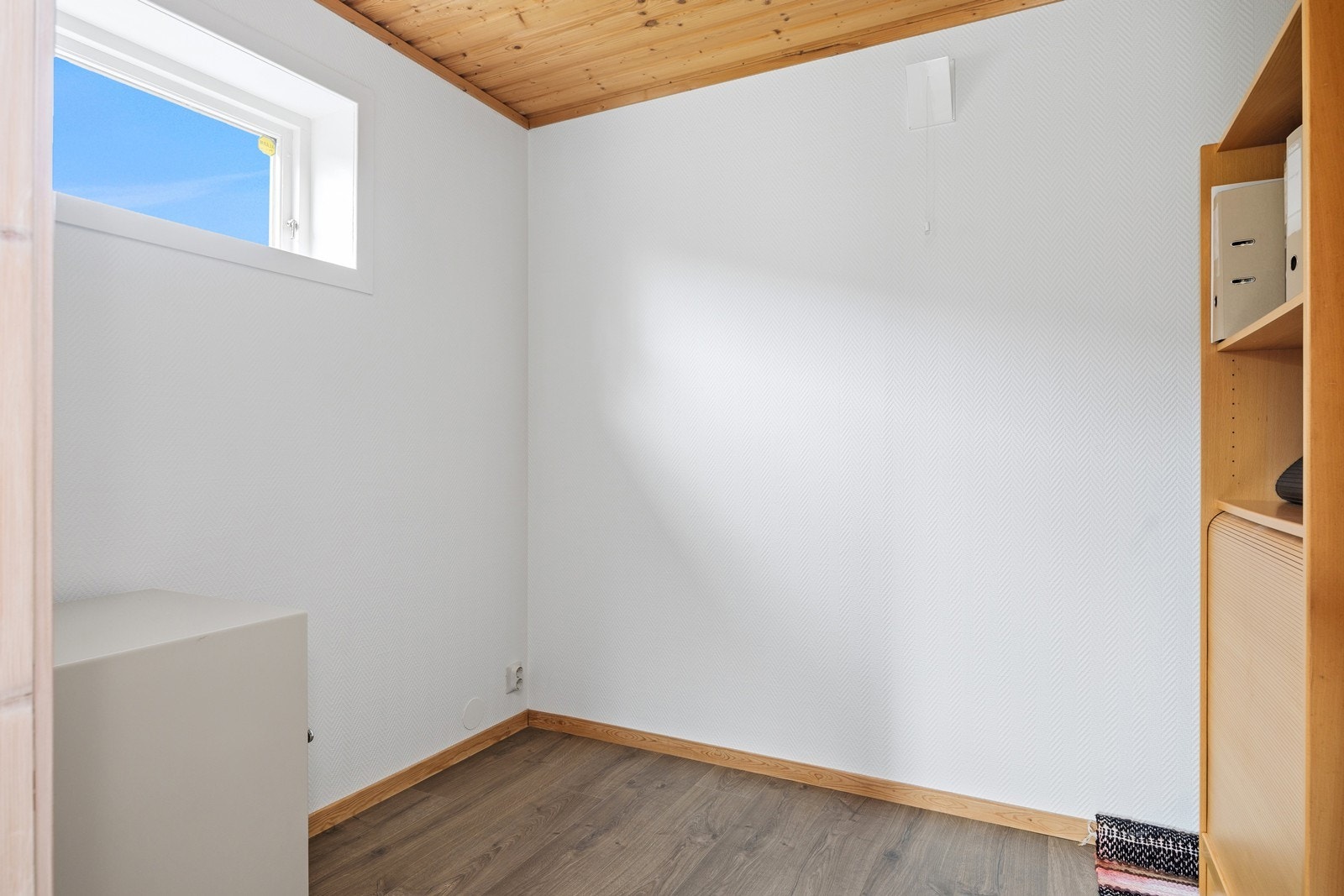 Boligen har 3 boder i underetasjen som gir rikelig med lagringsplass. Galleribilde